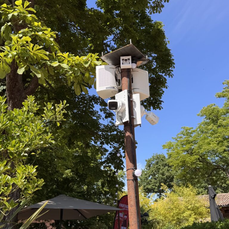 Caméras sur poteau exterieur